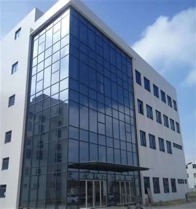 Külső üveg függönyfal